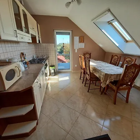 Hajnalka Vendeghaz Apartmán Balatonoszod