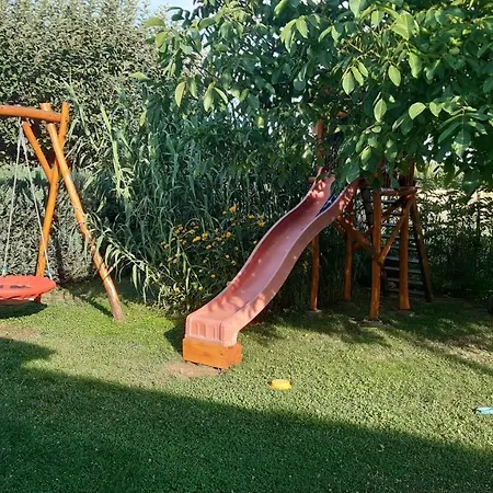 Hajnalka Vendeghaz Apartment