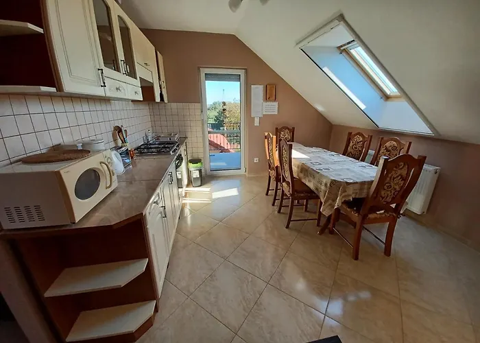 Hajnalka Vendeghaz Apartmán Balatonoszod